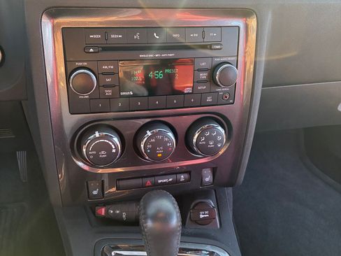 Used 2014 Dodge Challenger SXT image 14