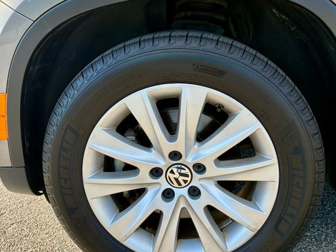 Used 2010 Volkswagen Tiguan SE image 15