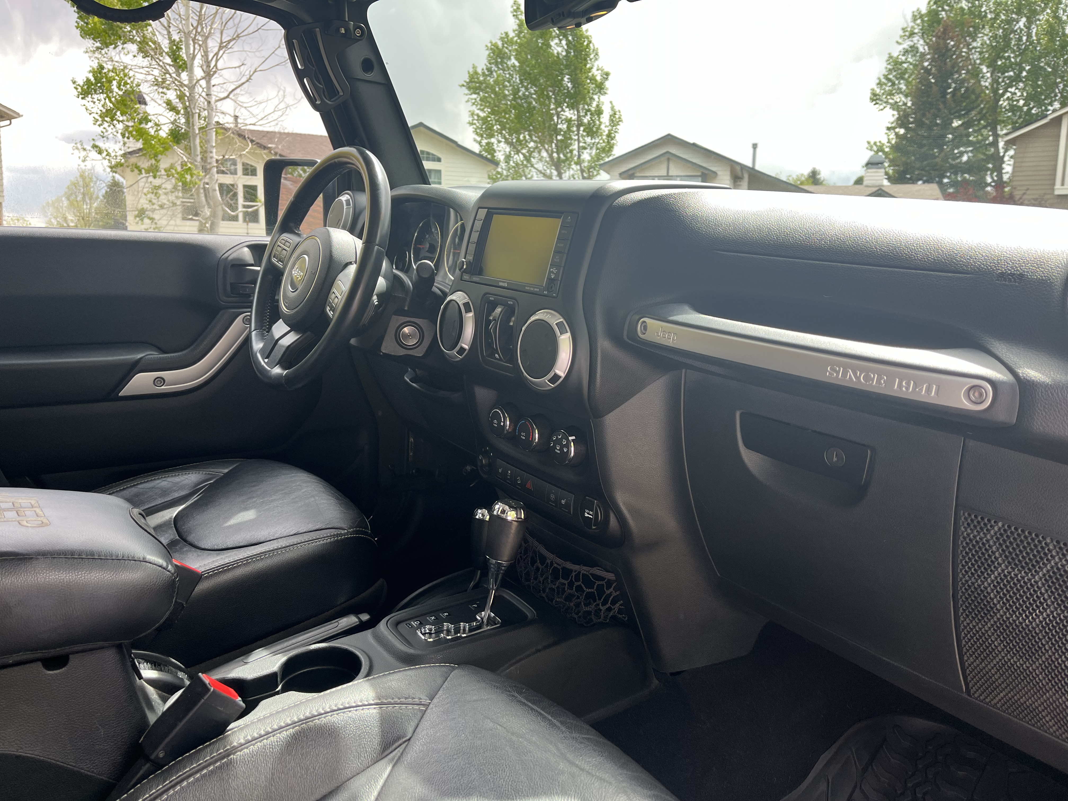 Used 2015 Jeep Wrangler Unlimited Rubicon w/ Connectivity Group AWD/4WD image 9