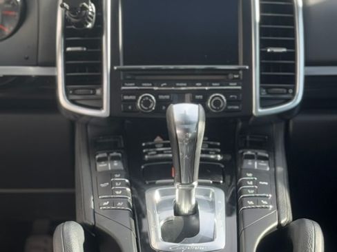 Used 2014 Porsche Cayenne Platinum Edition AWD/4WD image 10