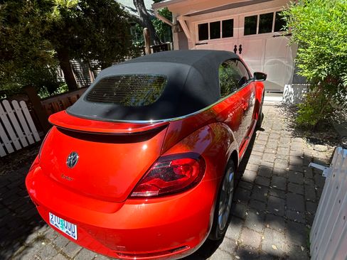 Used 2017 Volkswagen Beetle 1.8T S FWD image 12