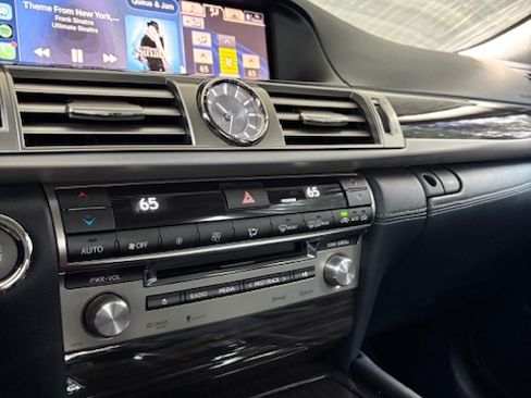 Used 2013 Lexus LS 460 w/ Comfort Pkg RWD image 15