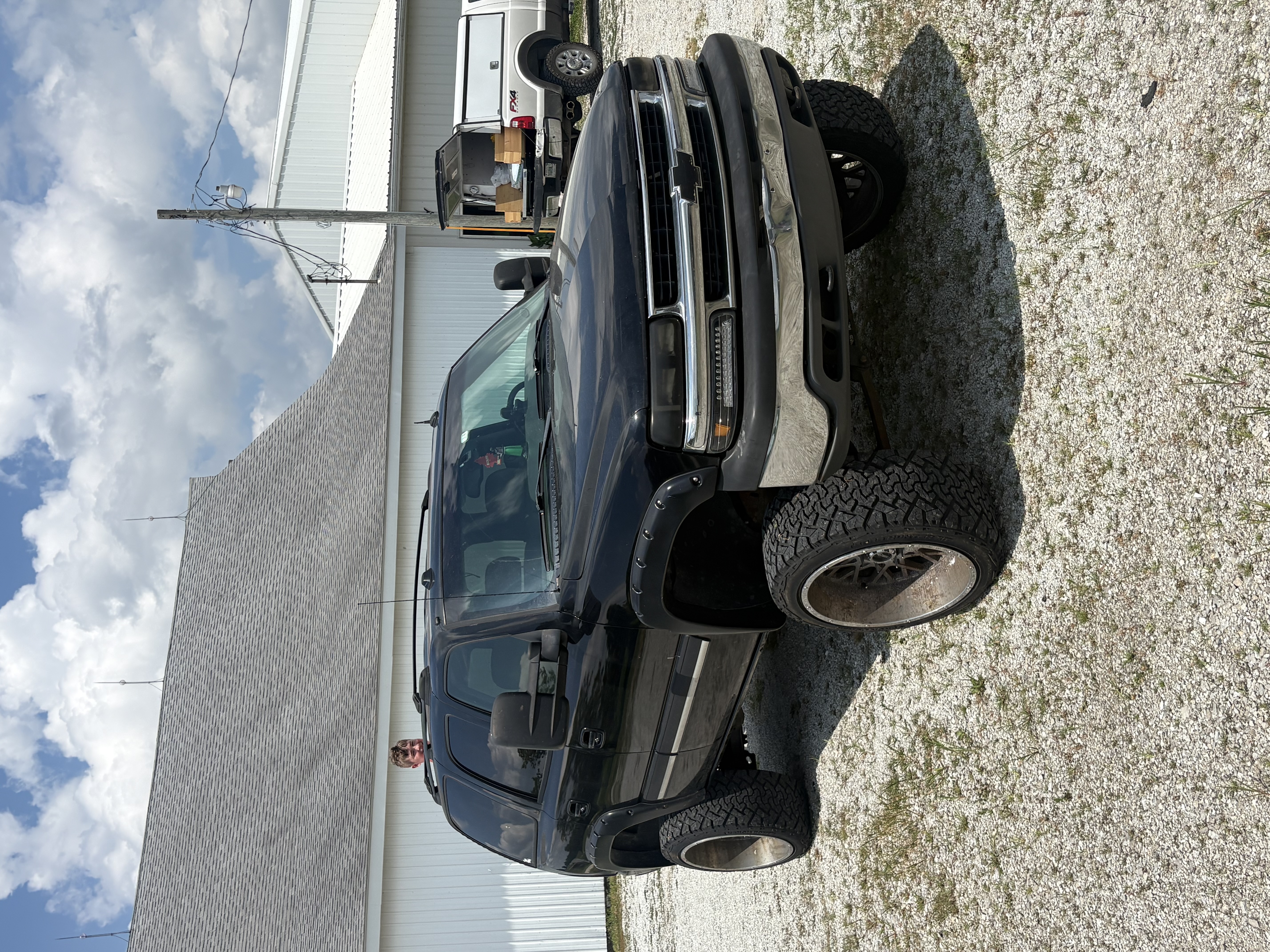 Used 2005 Chevrolet Tahoe LT w/ LT Preferred Equipment Group AWD/4WD image 15