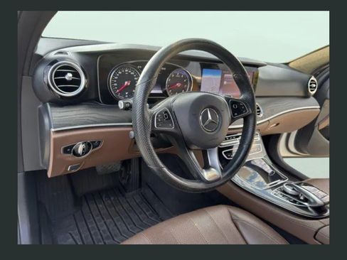 Used 2017 Mercedes-Benz E 300 image 1