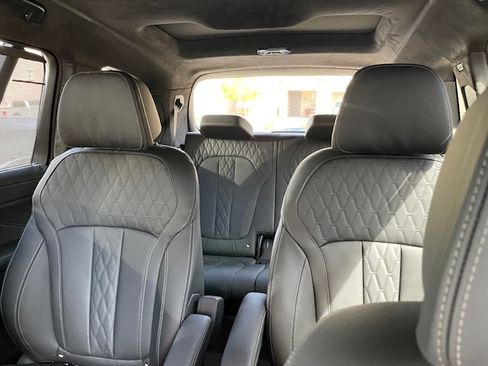 Used 2025 BMW X7 M60i w/ M Sport Professional Package image 21