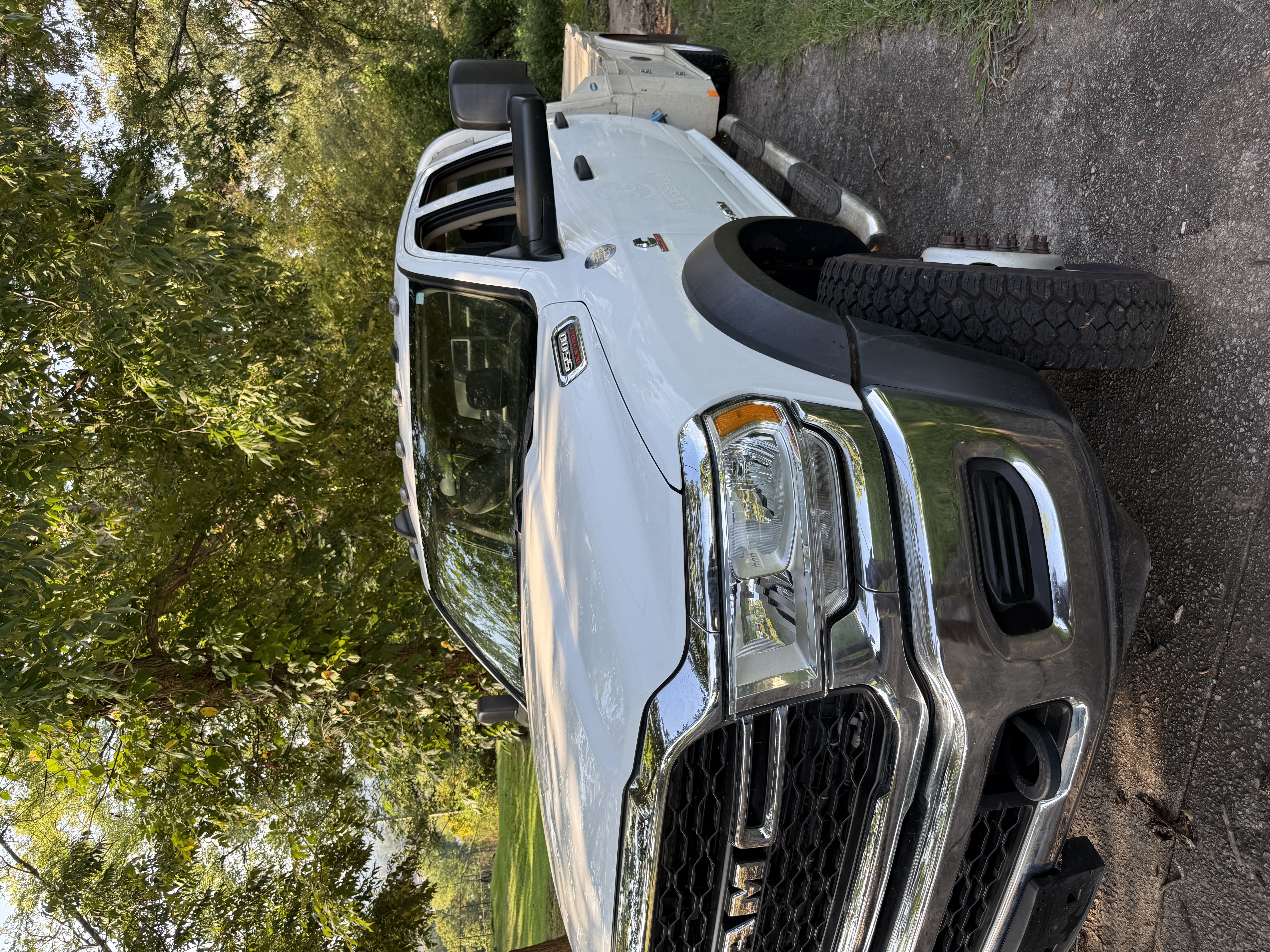 Used 2020 RAM 5500 Tradesman w/ Chrome Appearance Group AWD/4WD image 2
