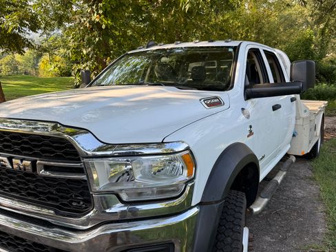 Used 2020 RAM 5500 4x4 Crew Cab image 2