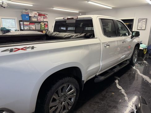 Used 2020 Chevrolet Silverado 1500 LTZ w/ LTZ Premium Package image 4