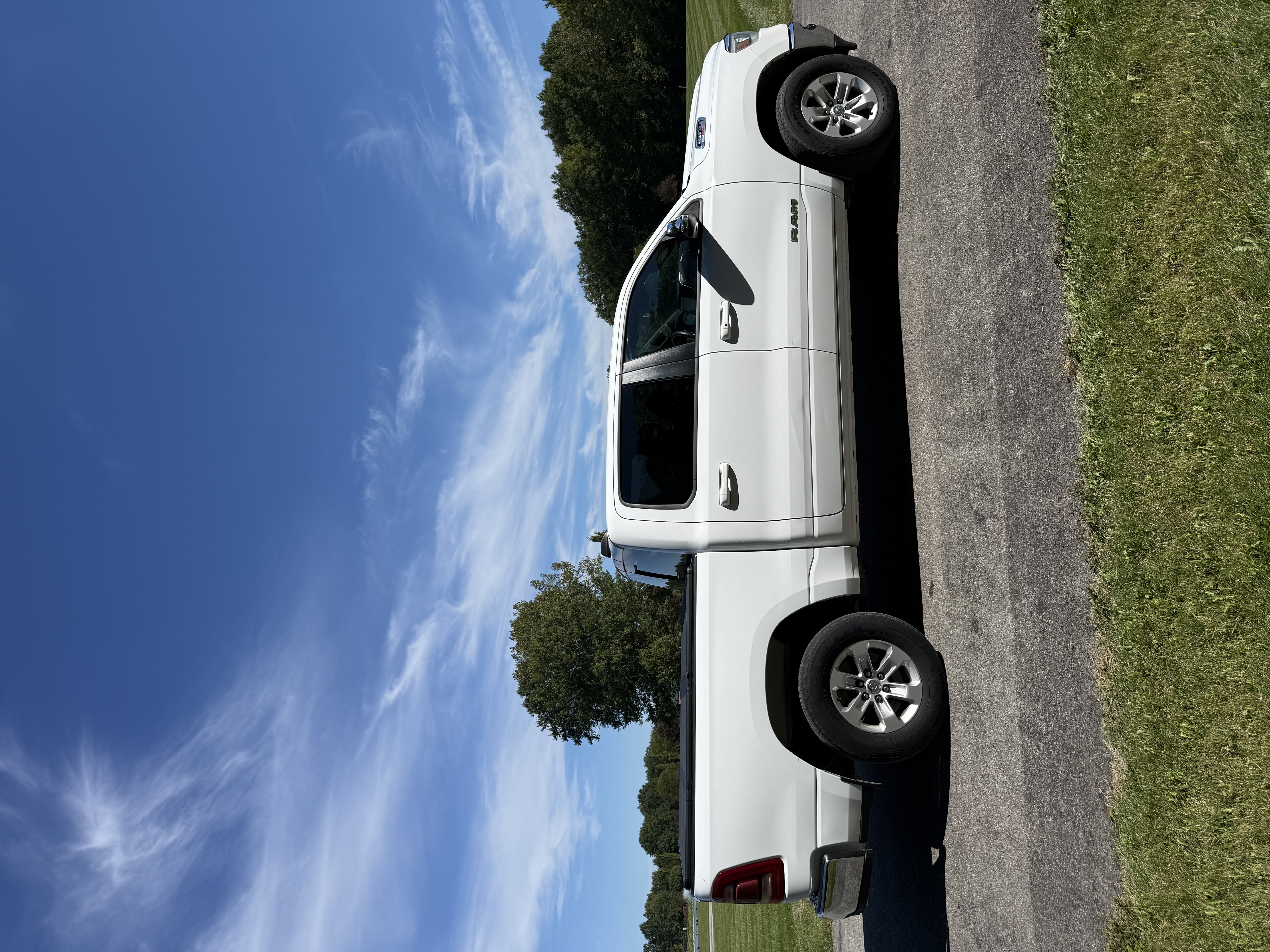 Used 2023 RAM 1500 Laramie AWD/4WD image 9