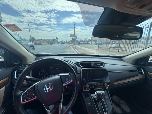 Used 2018 Honda CR-V Touring image 2