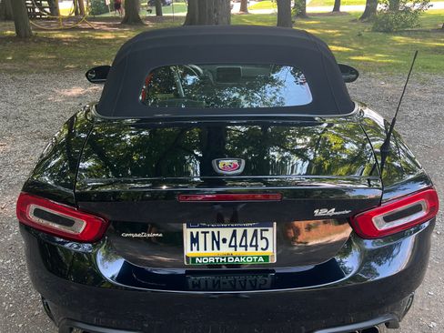 Used 2017 FIAT 124 Spider Abarth RWD image 11