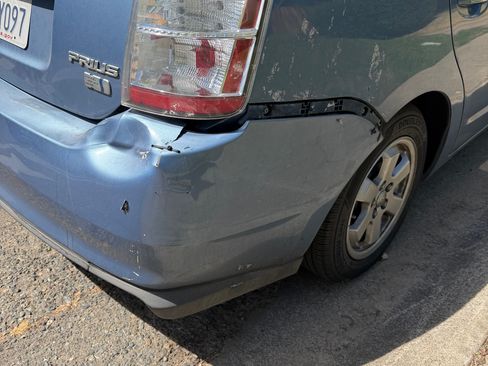Used 2007 Toyota Prius w/ Pkg 2 FWD image 2