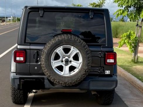 Used 2018 Jeep Wrangler Sport AWD/4WD image 4
