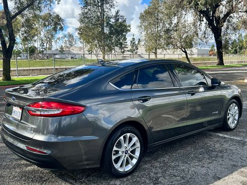 Used 2019 Ford Fusion SE image 5