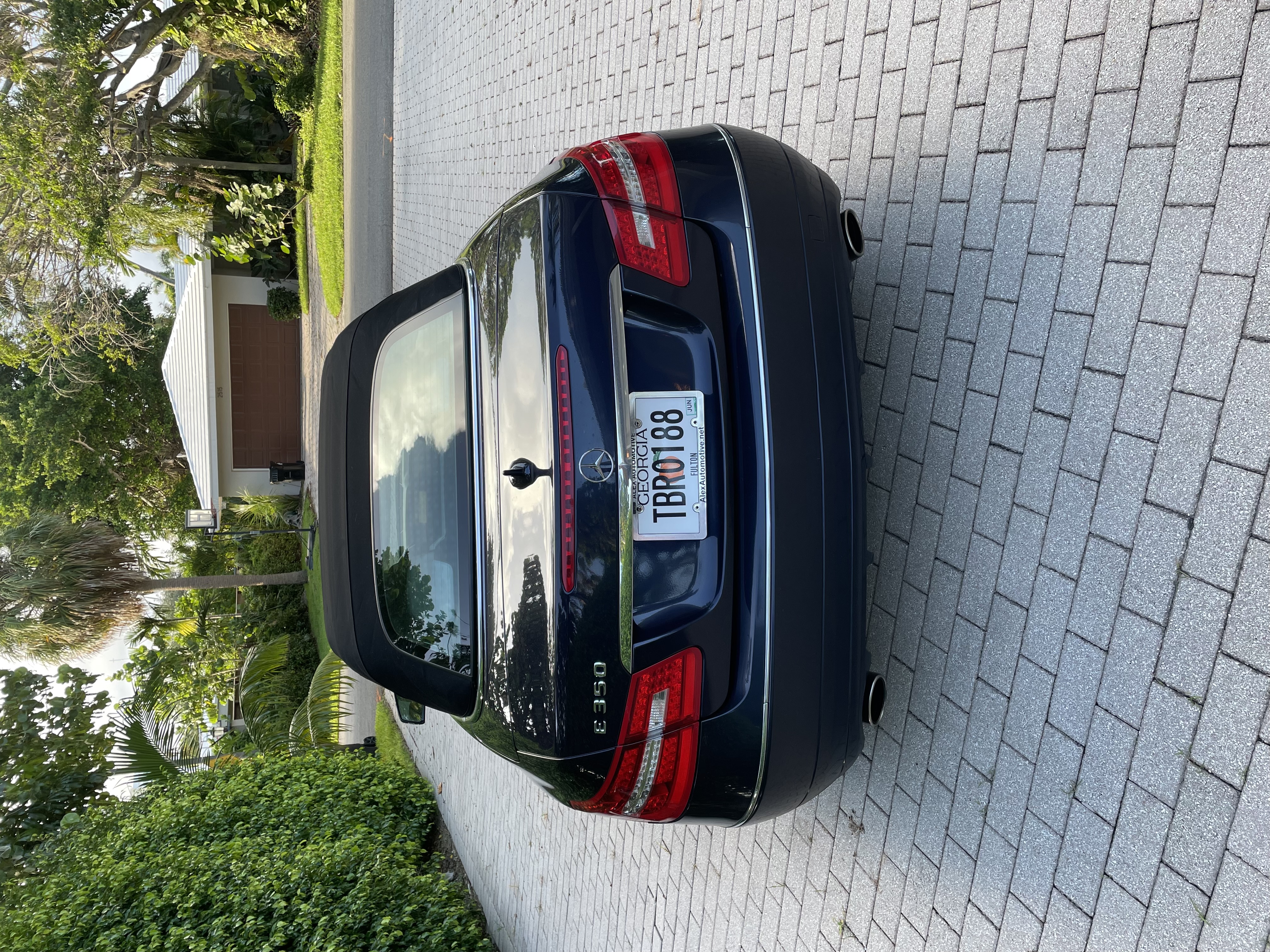 Used 2011 Mercedes-Benz E 350 Cabriolet image 2