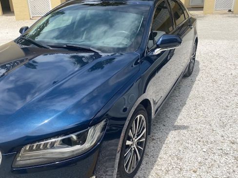Used 2017 Lincoln MKZ Premiere FWD image 4