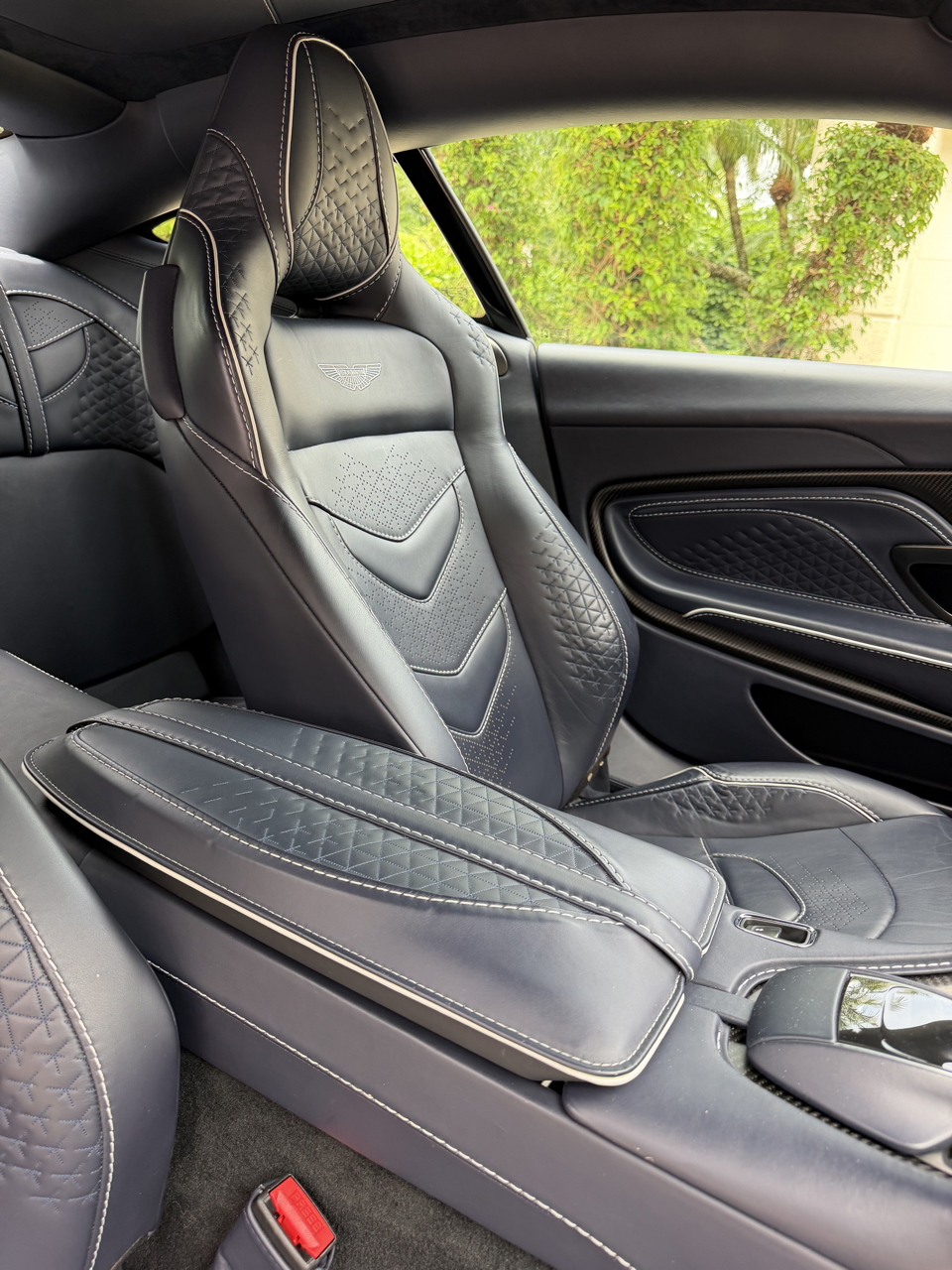 Used 2022 Aston Martin DBS Superleggera RWD image 18