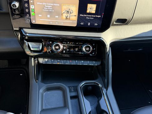 Used 2025 GMC Sierra 2500 AT4X image 14