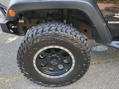 Used 2012 Jeep Wrangler Sahara w/ Connectivity Group AWD/4WD image 27