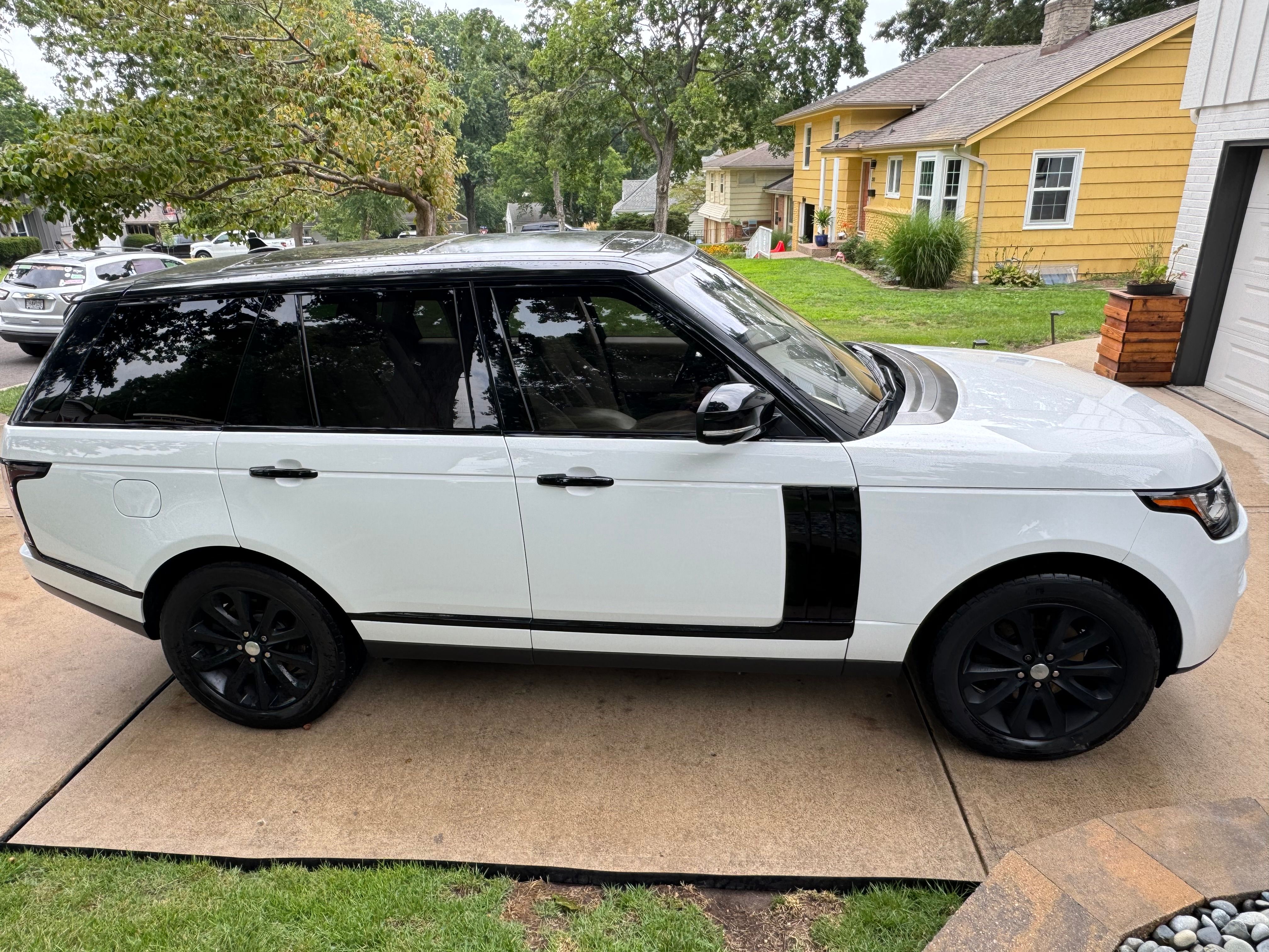 Used 2016 Land Rover Range Rover HSE AWD/4WD image 1