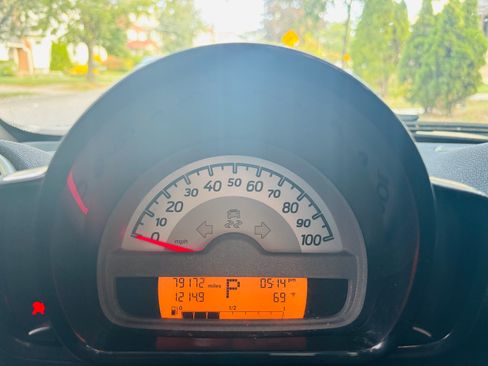 Used 2015 smart fortwo passion image 6