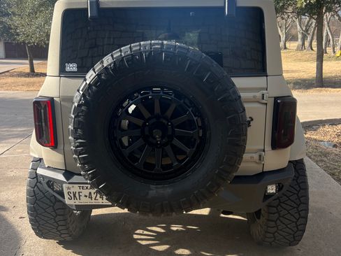 Used 2022 Ford Bronco Wildtrak image 8