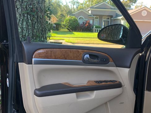 Used 2010 Buick Enclave CXL image 6