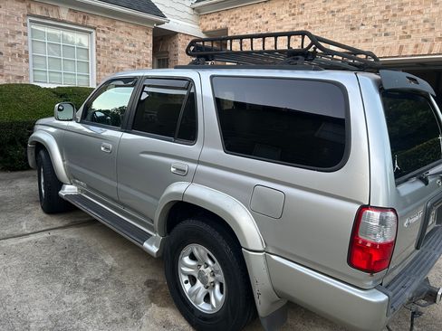 Used 2001 Toyota 4Runner SR5 w/ Sport Pkg RWD image 4