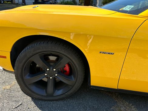 Used 2017 Dodge Challenger R/T image 11