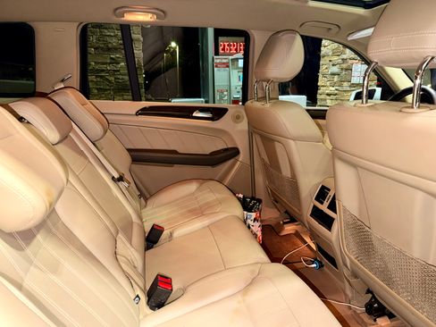 Used 2015 Mercedes-Benz GL 450 4MATIC image 13