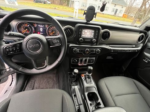 Used 2018 Jeep Wrangler Sport image 16