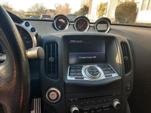 Used 2019 Nissan 370Z Touring image 2