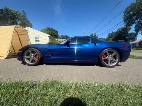 Used 2007 Chevrolet Corvette Coupe w/ Performance Package RWD image 22