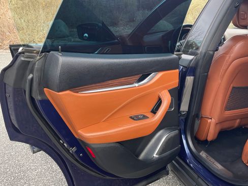 Used 2017 Maserati Levante image 25