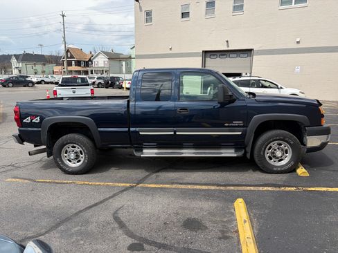 Used 2006 Chevrolet Silverado 2500 LT w/ Heavy-Duty Power Package image 2