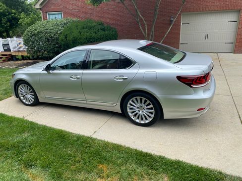 Used 2014 Lexus LS 460 AWD w/ Comfort Package image 4