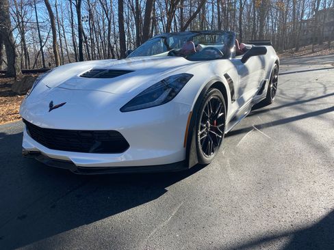 Used 2016 Chevrolet Corvette Z06 w/ 3LZ Preferred Equipment Group image 5