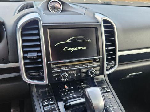 Used 2012 Porsche Cayenne Sport Utility 4D w/ Convenience Pkg image 18