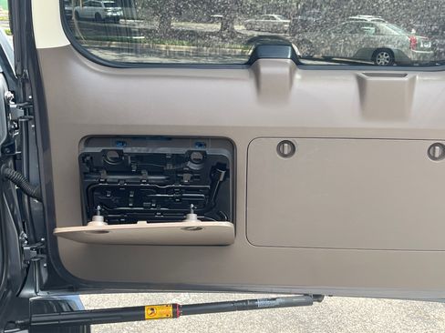 Used 2015 Lexus GX 460 w/ Premium Package image 28