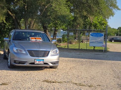 Used 2014 Chrysler 200 Limited w/ Sun/Sound Group image 10