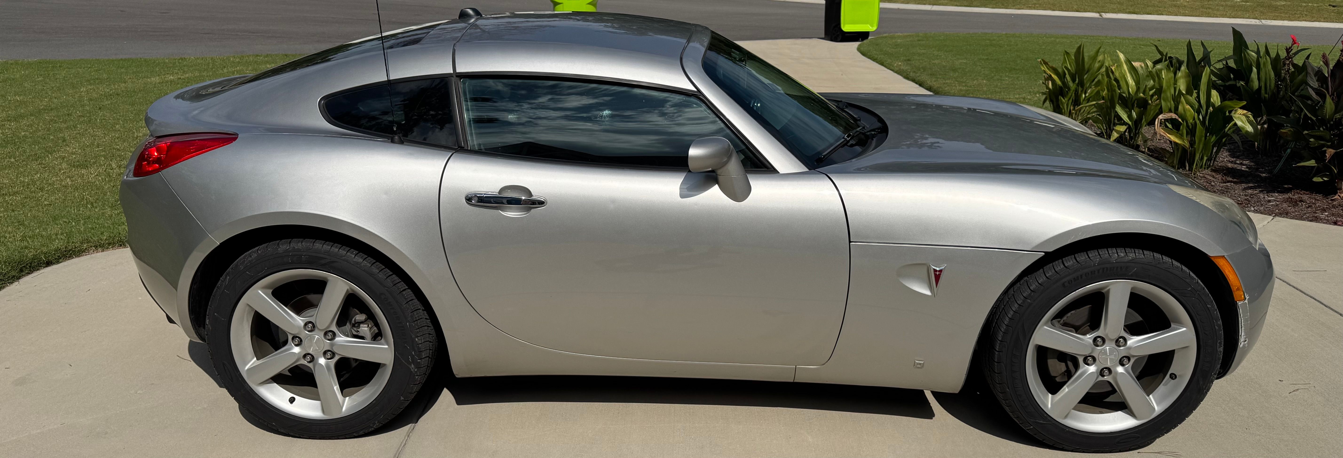 Used 2009 Pontiac Solstice Coupe RWD image 8
