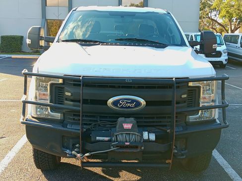 Used 2019 Ford F250 XL w/ Power Equipment Group image 4