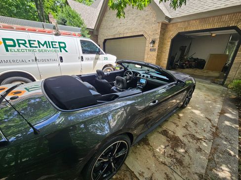 Used 2017 Ford Mustang GT Premium w/ Equipment Group 401A RWD image 6