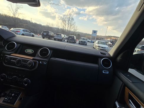 Used 2016 Land Rover LR4 HSE Silver Edition image 17