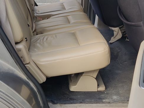 Used 2008 Ford Expedition XLT image 10