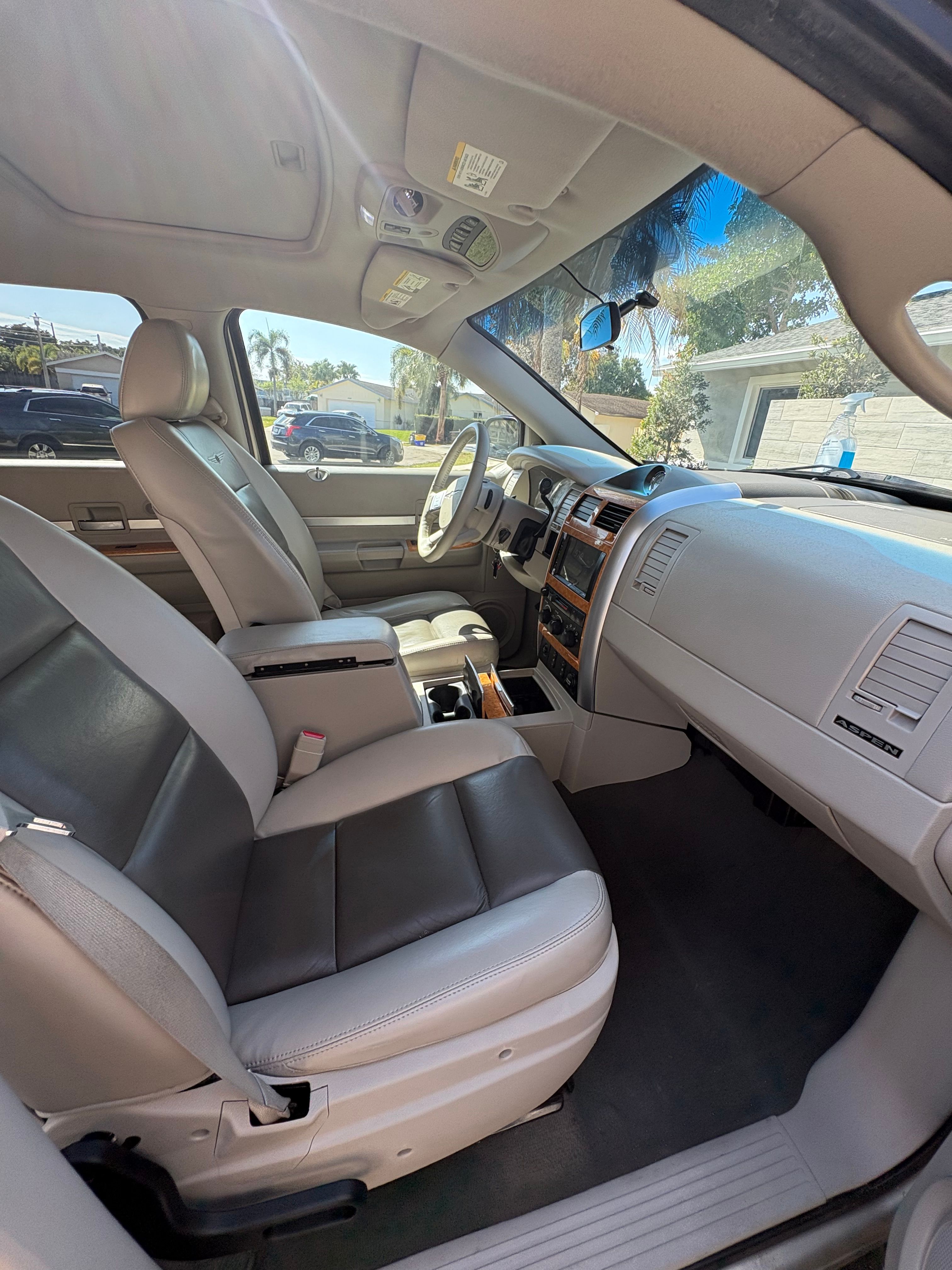 Used 2008 Chrysler Aspen Limited RWD image 21