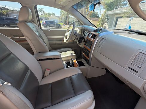 Used 2008 Chrysler Aspen Limited image 21