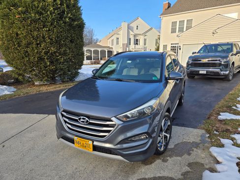 Used 2018 Hyundai Tucson Value image 2