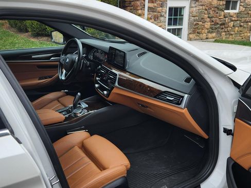 Used 2017 BMW 530i xDrive 530i xDrive Sedan 4D image 10