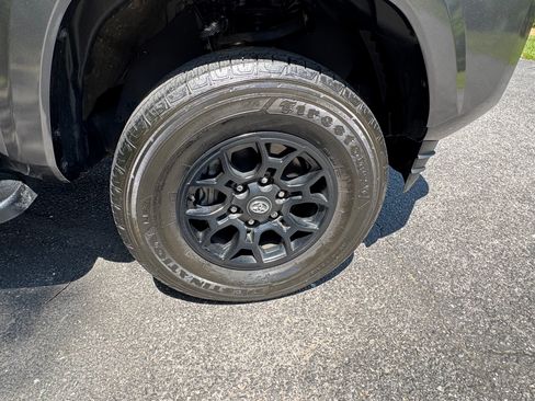 Used 2019 Toyota Tacoma SR5 AWD/4WD image 23